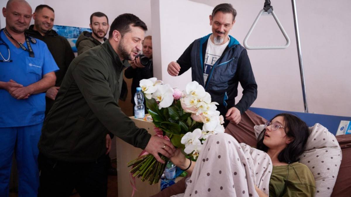 Катя Власенко получи букет от държавния глава